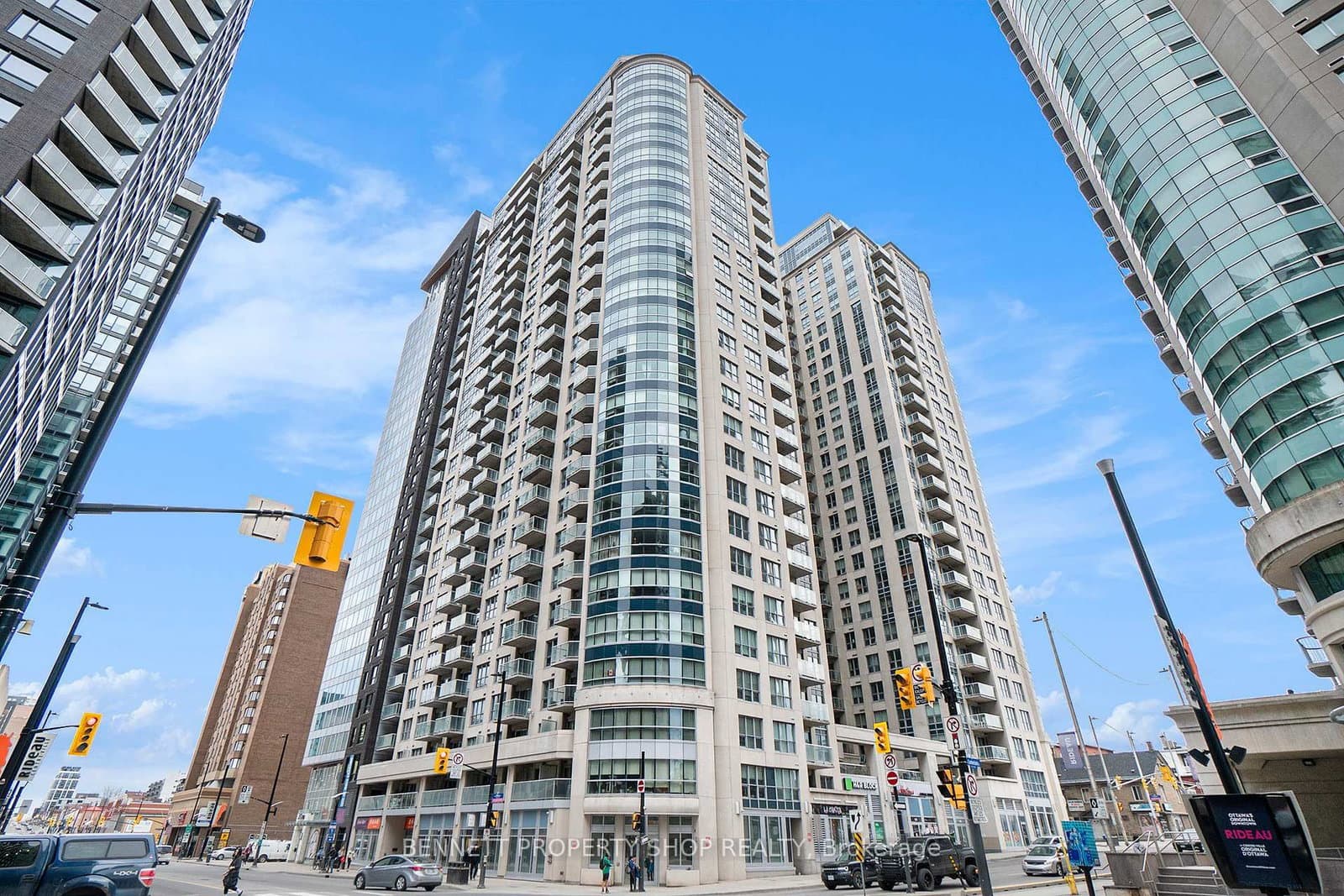 #807 - 242 Rideau Street