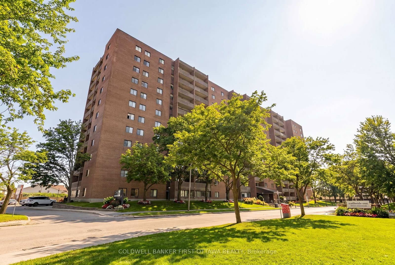 #411 - 1100 Ambleside Drive