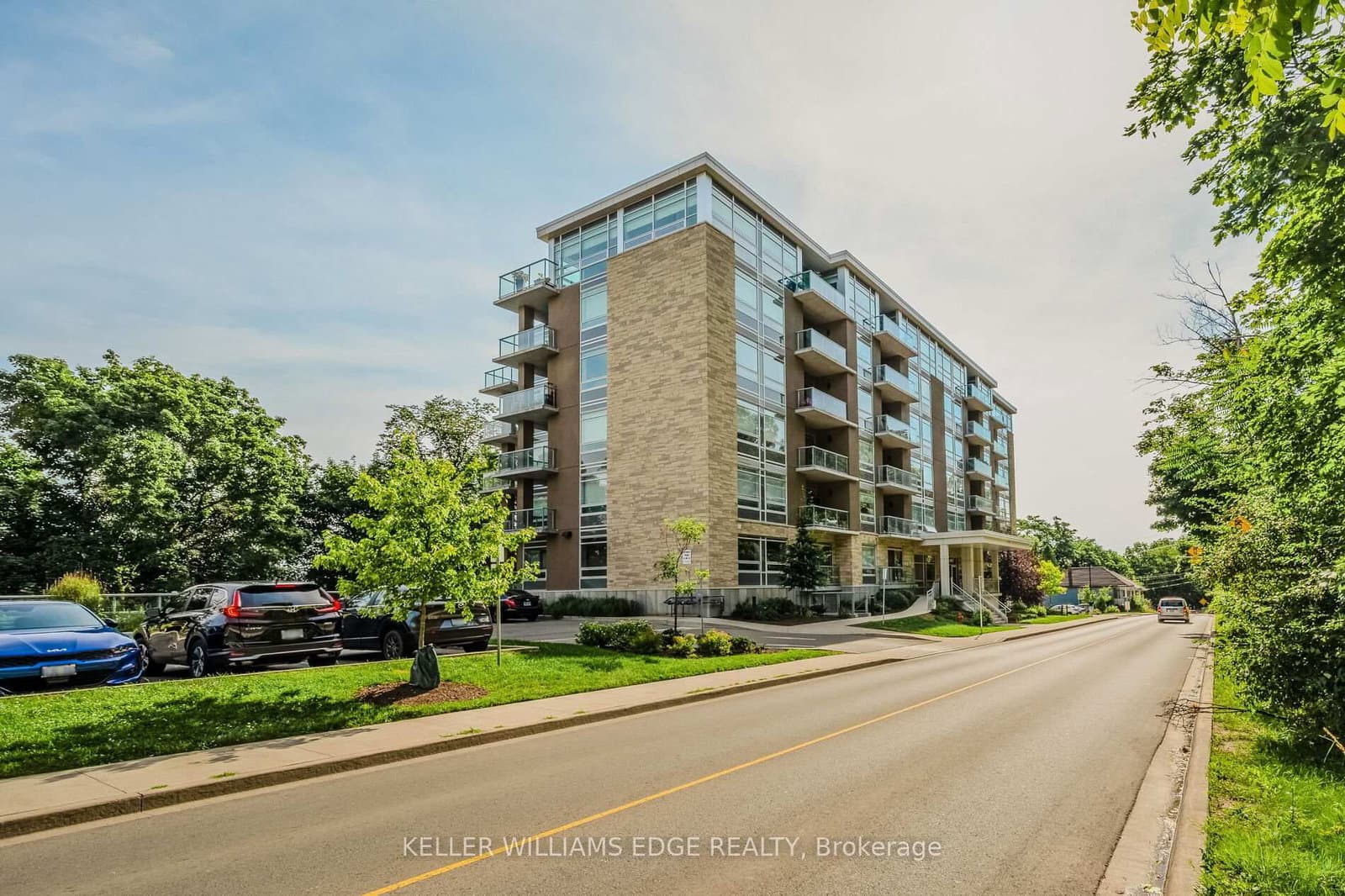 479 Charlton Avenue E, Unit 202